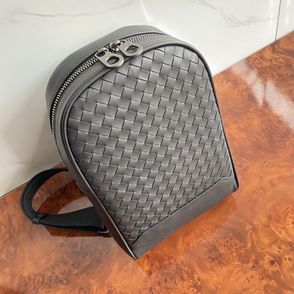 ボッテガヴェネタバッグ背面デザイン